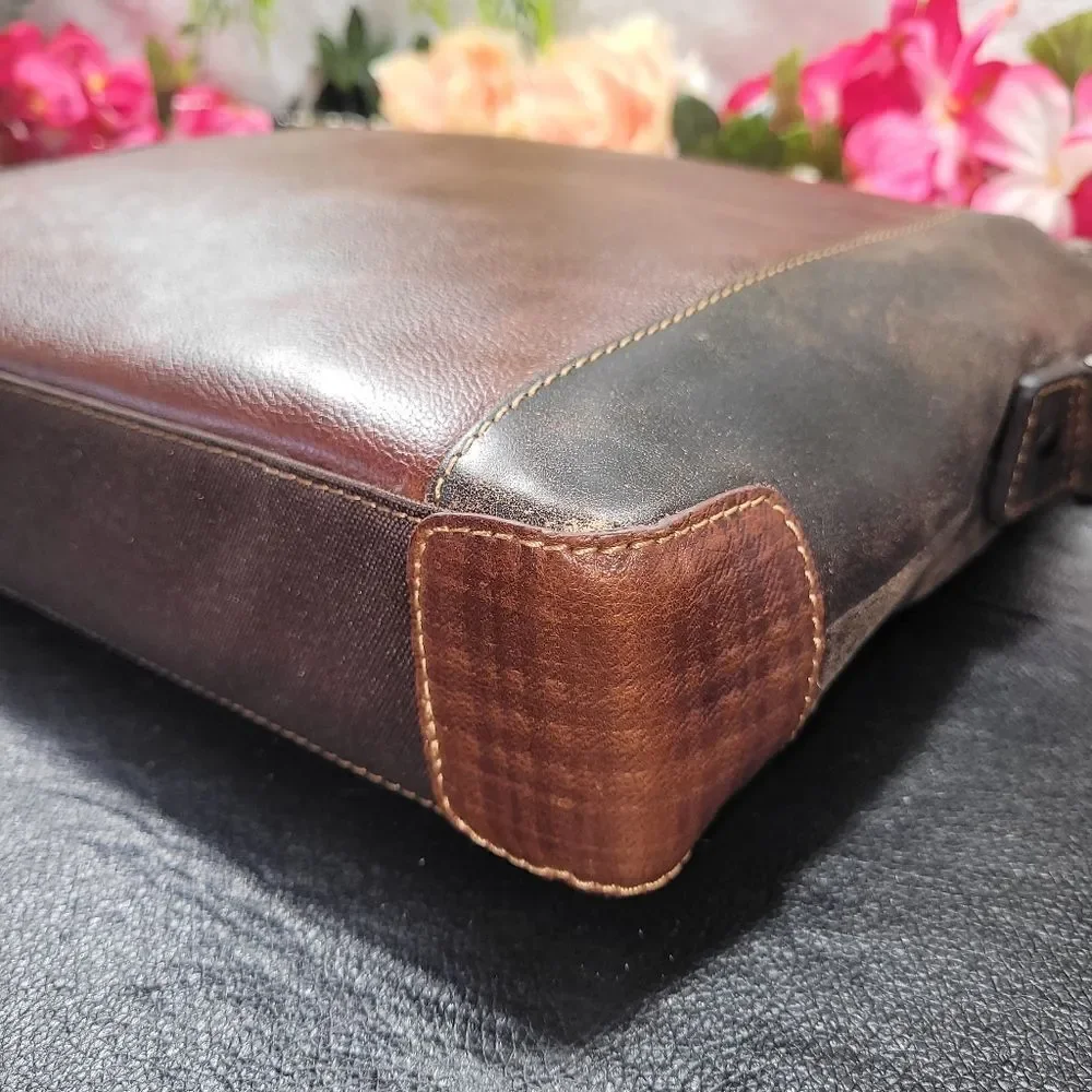 Boconi Garth Urban Messenger Bag in Conyac Full Grain Leather